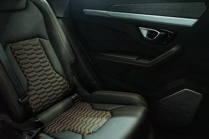 Аренда автомобиля Lamborghini Urus - фото 10