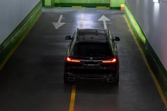 Аренда BMW X7 (dark blue) в Дубае - фото 6