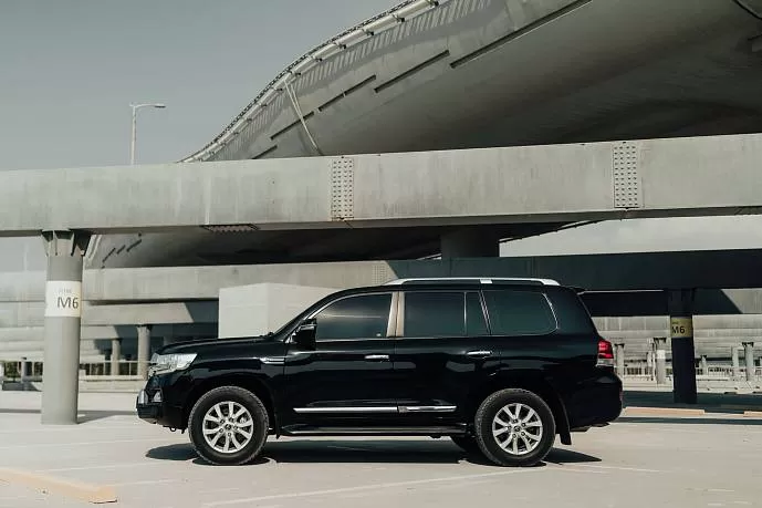 Аренда Toyota Land Cruiser 200 Black в Дубае - фото 3