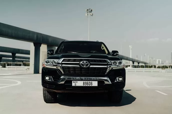 Аренда Toyota Land Cruiser 200 Black в Дубае - фото 1