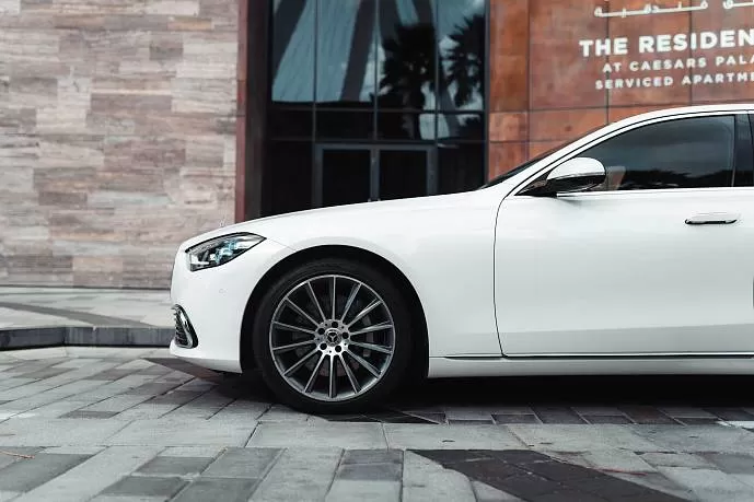 Аренда Mercedes S500 White в Дубае - фото 15
