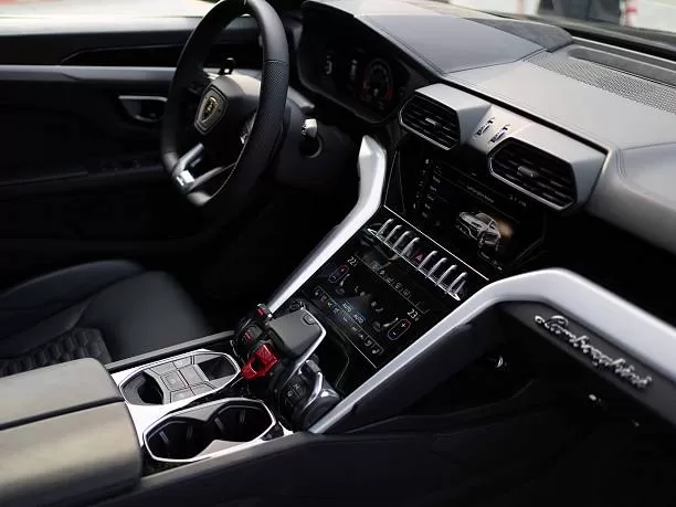 Аренда автомобиля Lamborghini Urus Black - фото 1