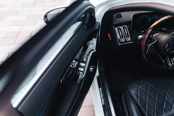 Аренда Mercedes S500 White в Дубае - фото 24