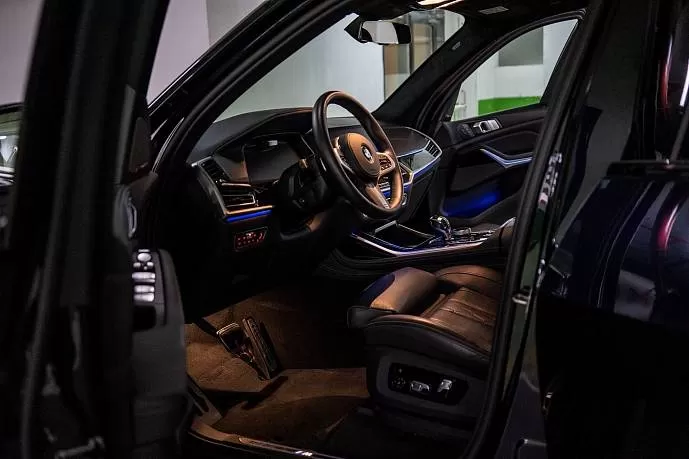 Аренда BMW X7 (dark blue) в Дубае - фото 7