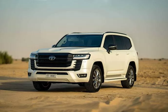 Аренда Toyota Land Cruiser 300 White в Дубае - фото 1