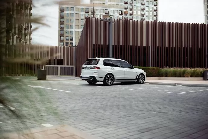 Аренда BMW X7 White в Дубае - фото 3
