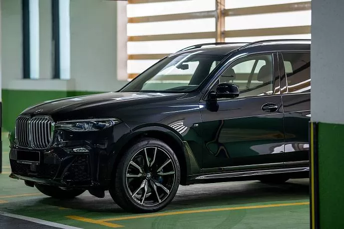 Аренда BMW X7 (dark blue) в Дубае - фото 4