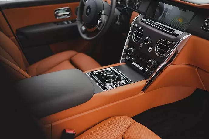 Аренда автомобиля Rolls-Royce Cullinan Green  - фото 1