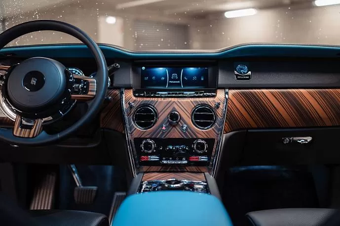 Аренда автомобиля Rolls-Royce Cullinan Grey  - фото 3
