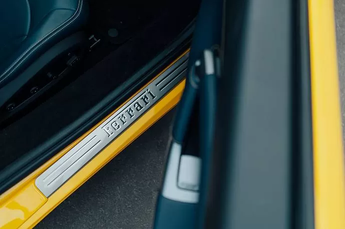 Аренда автомобиля Ferrari F8 Tributo (yellow) - фото 6