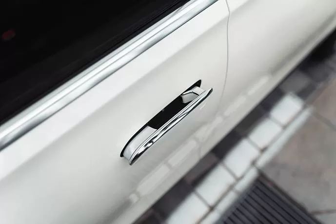 Аренда Mercedes S500 White в Дубае - фото 17